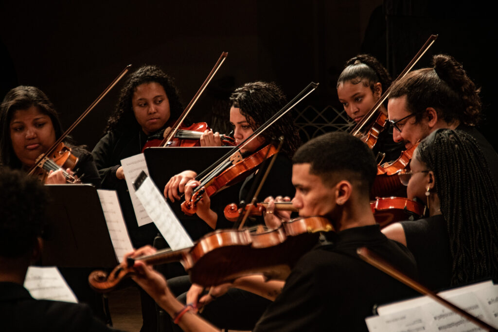 Orquestra Jovem Theatro São Pedro abre vagas gratuitas para violinistas até 29 de Março